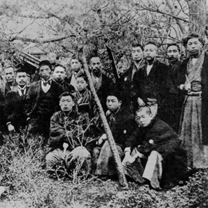 4不同舎の仲間たちと 前列右から2人目守衛